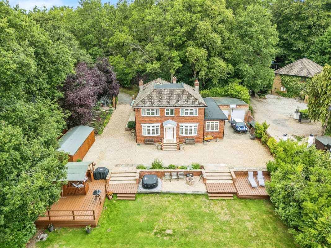Four Bedroom Detached House in Bishops Green