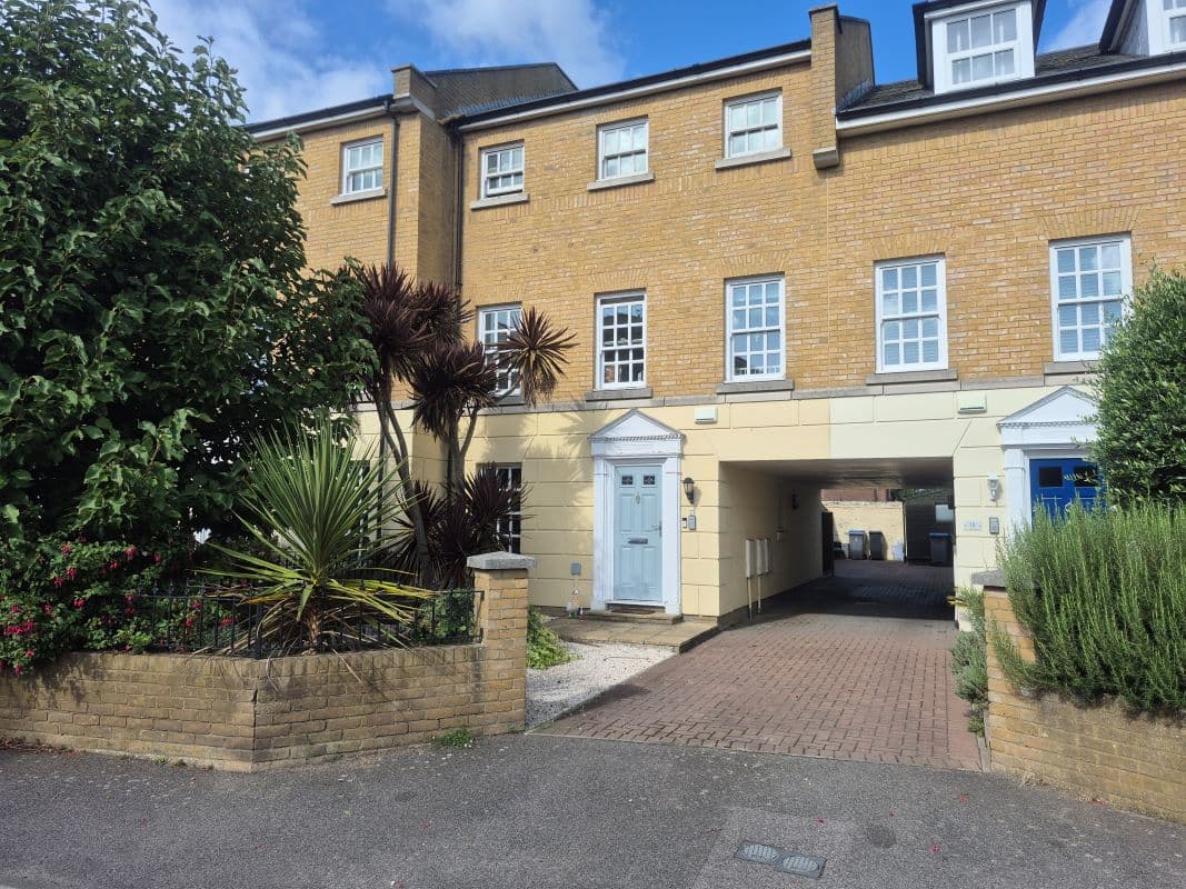 Well Presented Four Bedroom Town House