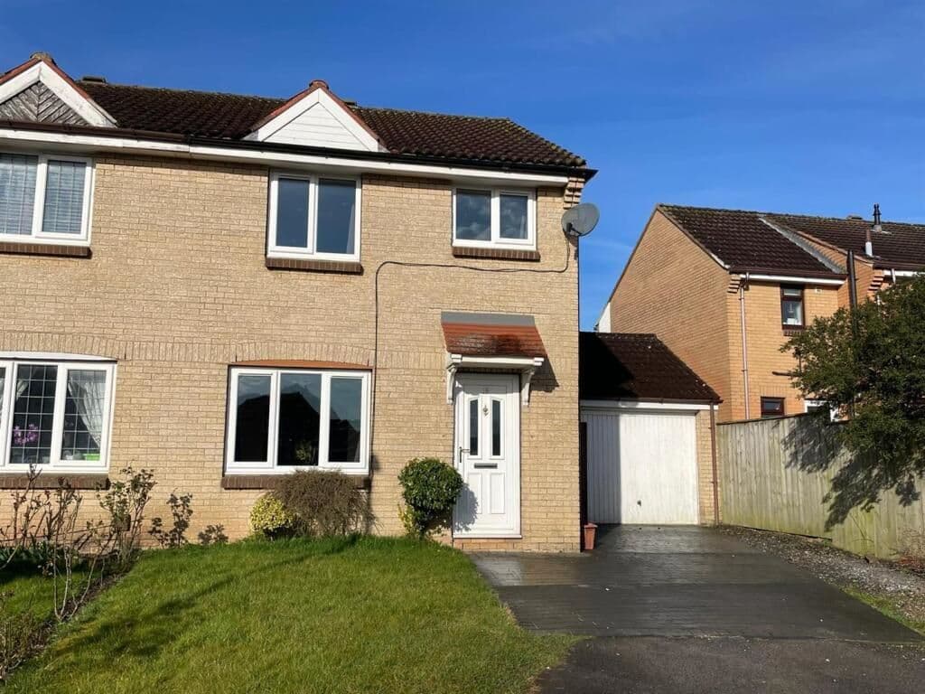 PROJECT TO PUT YOUR OWN STAMP ON - THREE BED SEMI DETACHED