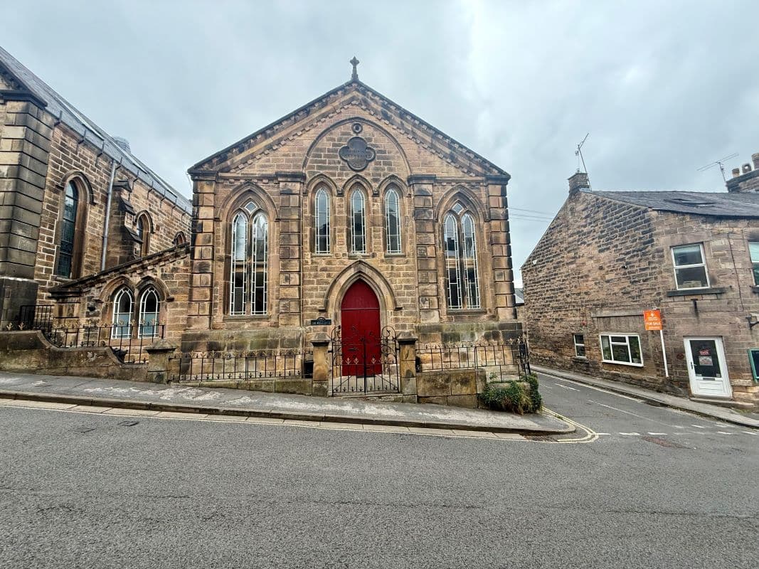 ATTRACTIVE APARTMENT CLOSE TO MATLOCK TOWN CENTRE - USED AS A HOLIDAY LET ACHIEVING APPROX £8,000pa