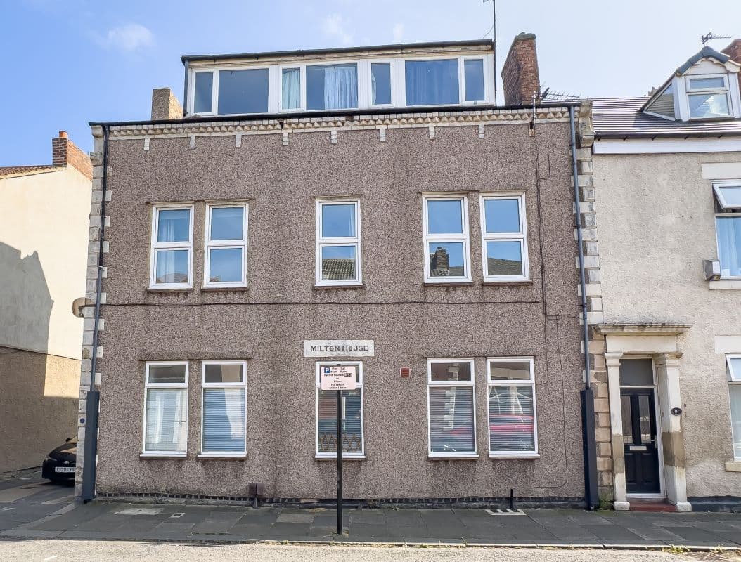 Two Bed Apartment In Good Order Throughout. CALL TO ARRANGE A VIEWING