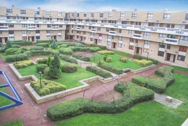 Vacant Four-Bedroom Maisonette in Need of Improvement