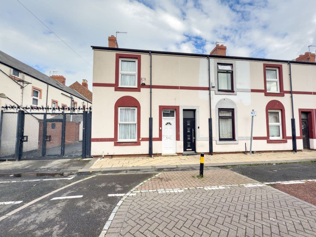 End of Terrace House for Sale with Tenancy