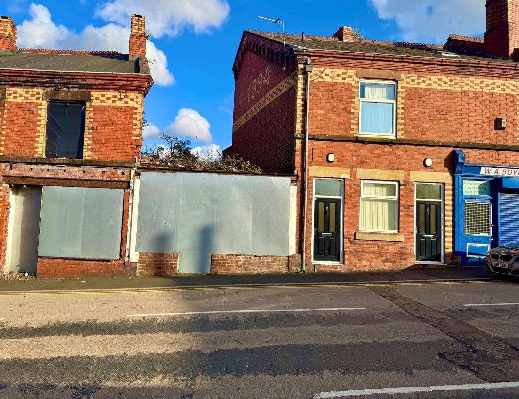 GROUND FLOOR COMMERCIAL LOCK UP SHOP UNIT APPROX 20SQM / 215SQFT