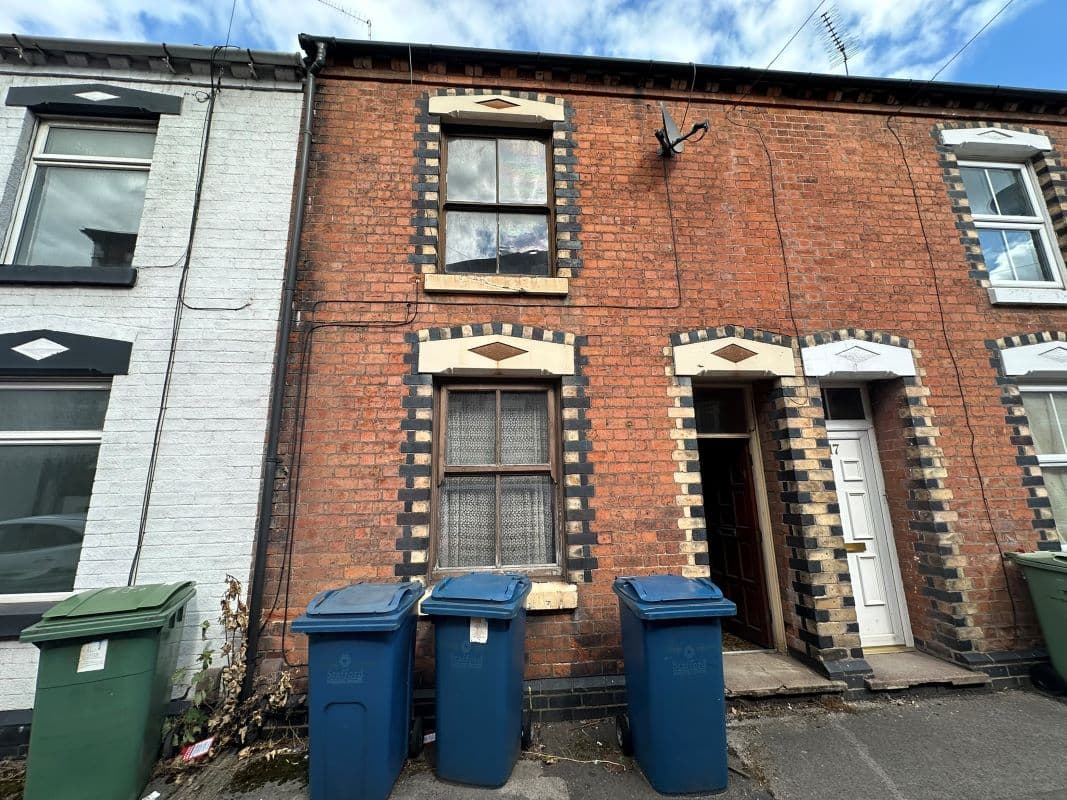 2 Bed Large Terrace for Sale by Auction
