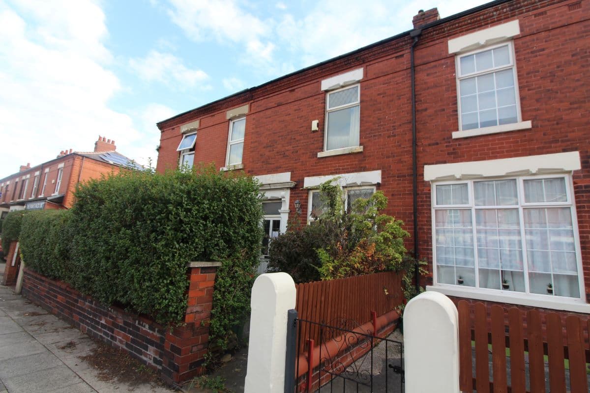 Unconditional Online Auction - Three Bedroom Mid Terrace House