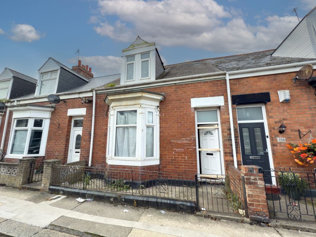 Two-Bedroom Mid-Terrace with Loft Conversion – Ideal Renovation Project