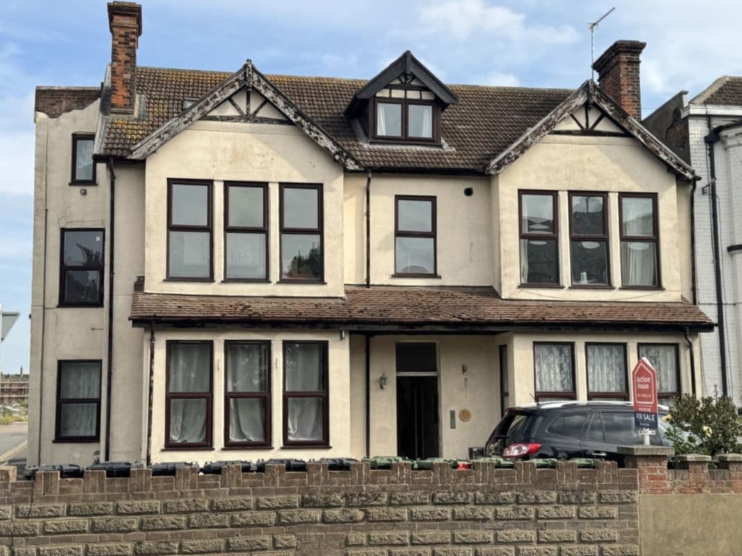 Well-presented One Bedroom First Floor Flat