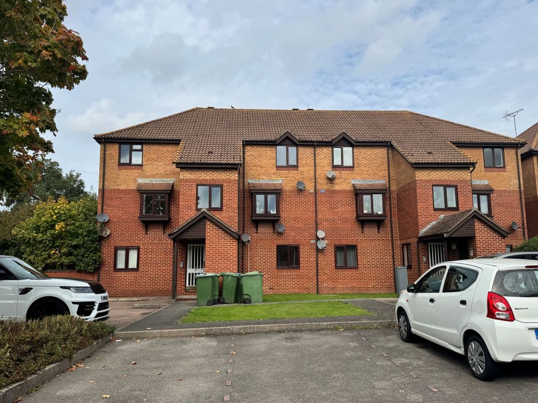 Vacant 1 Bedroom Flat