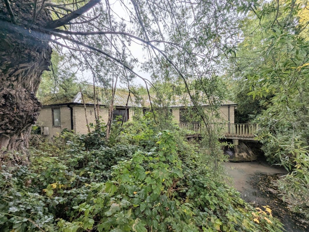 Four Bedroom Detached Bungalow with Two Lakes