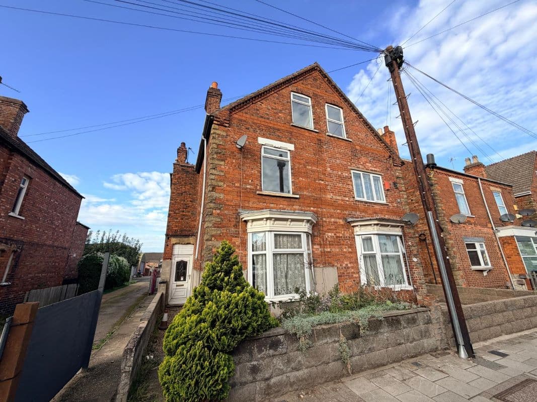 5 Bedroom Semi-Detached House