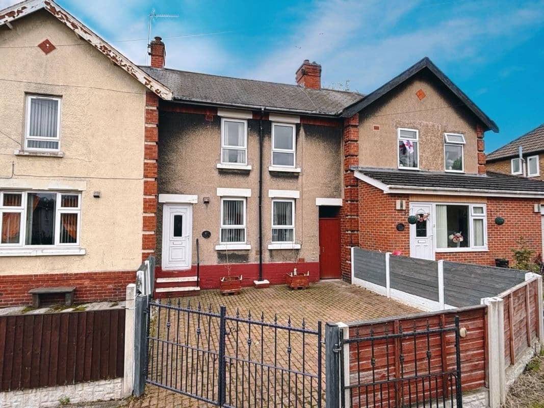 Spacious 3-Bed Home with Parking & Garden — Perfect First Project or Investment