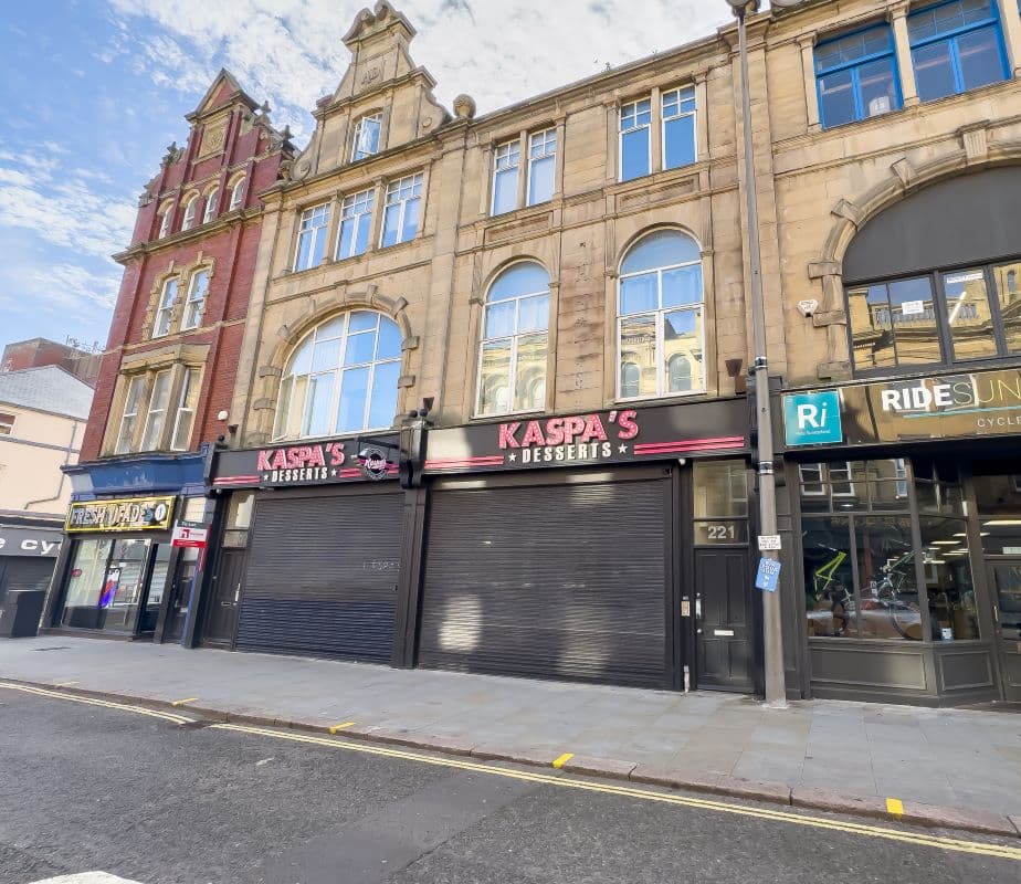 Spacious One-Bedroom City Centre Apartment — Ideal Investment or First-Time Buy