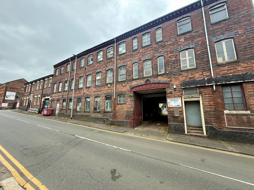 Large 3 Storey Commercial Unit for Sale By Auction