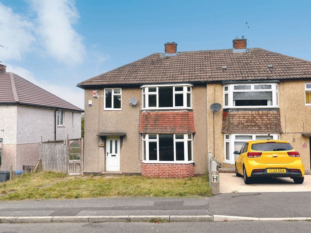 Spacious Semi-Detached Home with Hillside Views