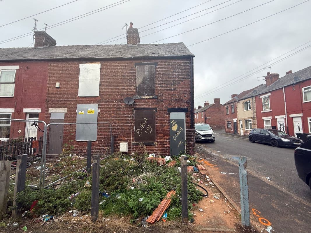 Full Renovation Project – Spacious Three-Bedroom End Terrace with Huge Potential