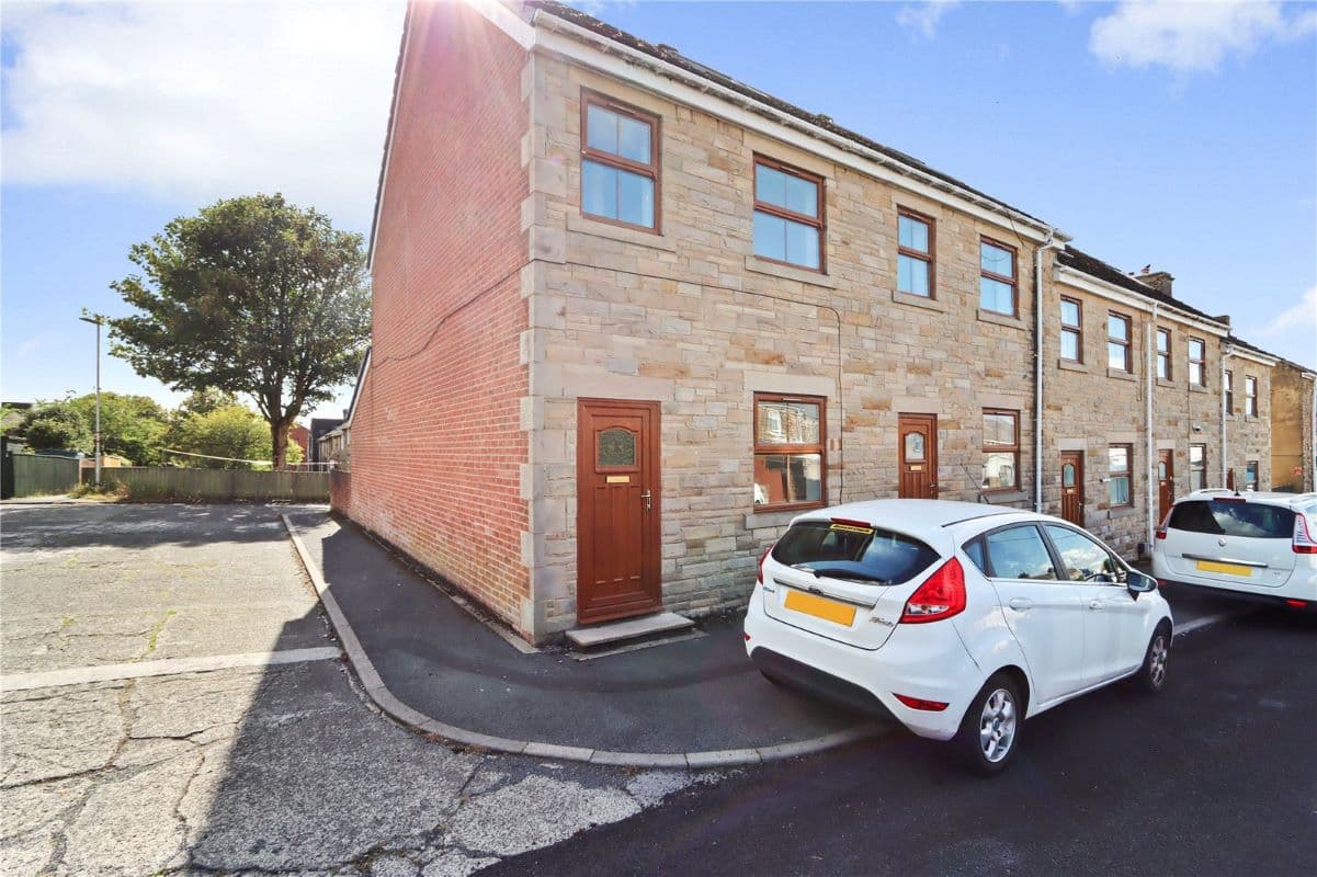 Spacious Four Bedroom End Terraced Townhouse – Centrally Located!