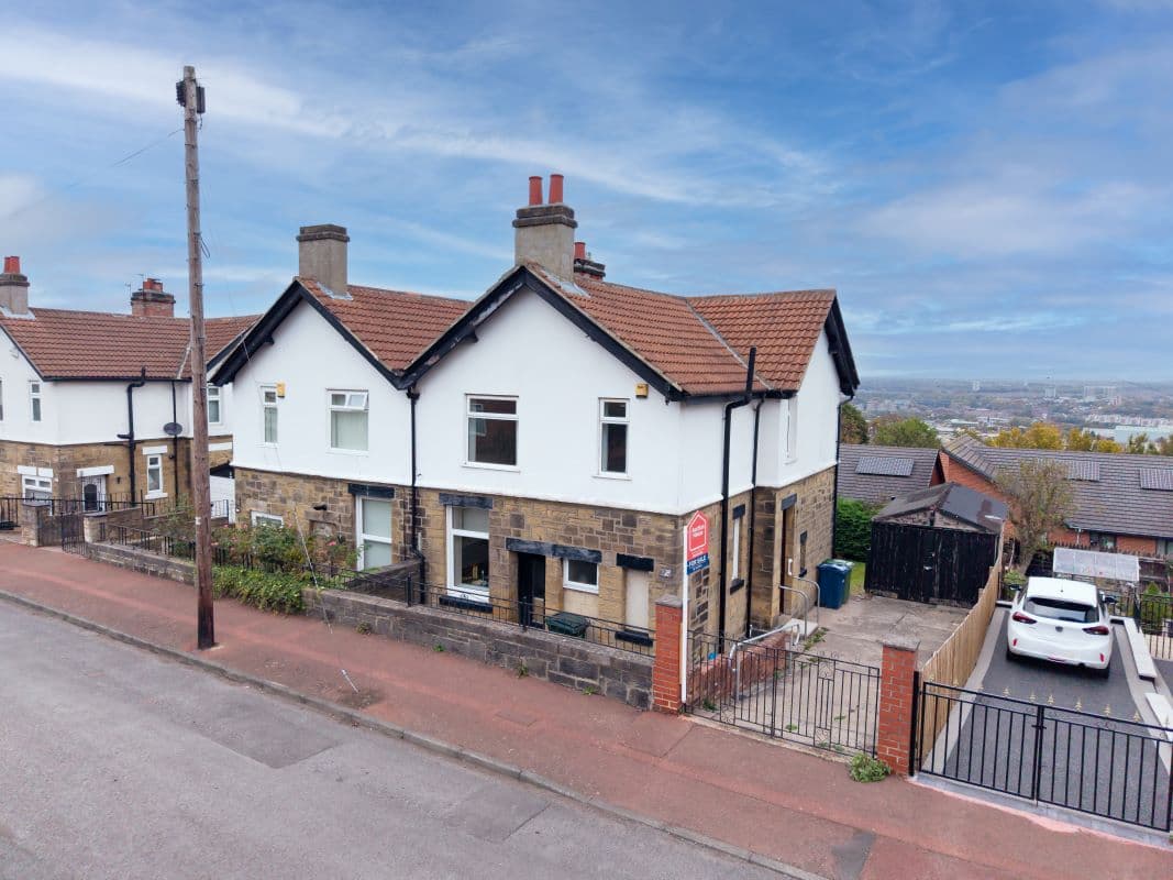 Three Bedroom Semi-Detached House in Desirable Location