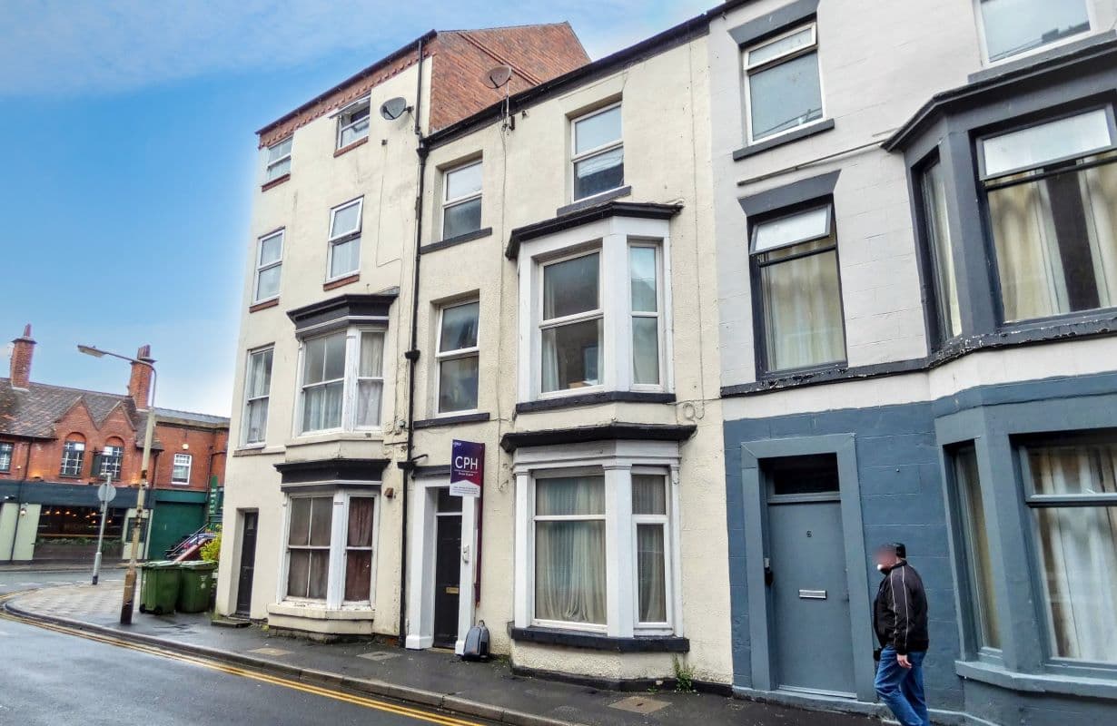 Spacious Two-Bed Freehold Flat in the Heart of Scarborough – Ready to Move or Let!