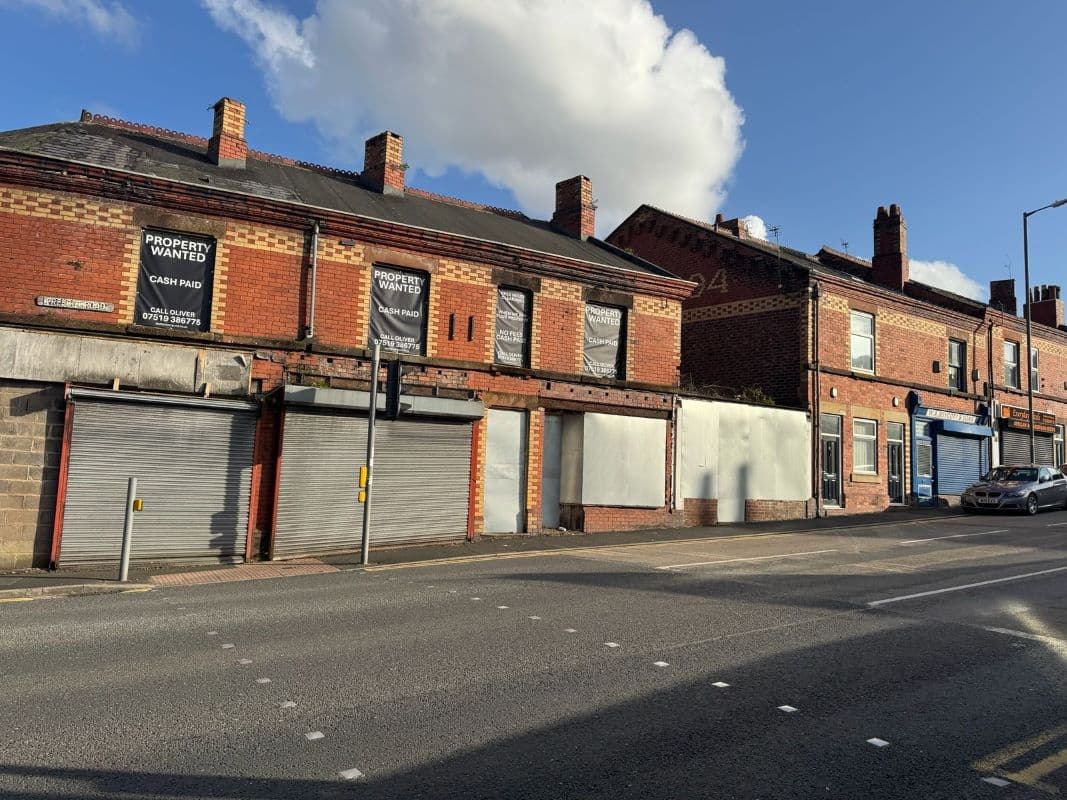 Ground Floor Commercial Lock Up Shop Unit Approx 30.1sqm / 324sqft