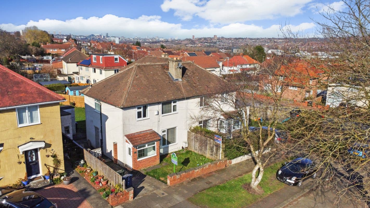 Three Bed Semi-Detached House with Rear Garden and Driveway!