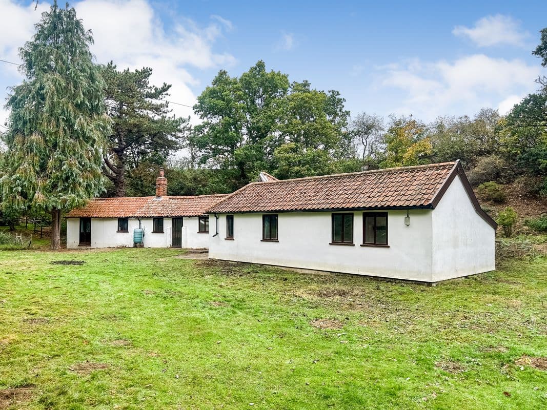 Detached Cottage with Renovation Potential
