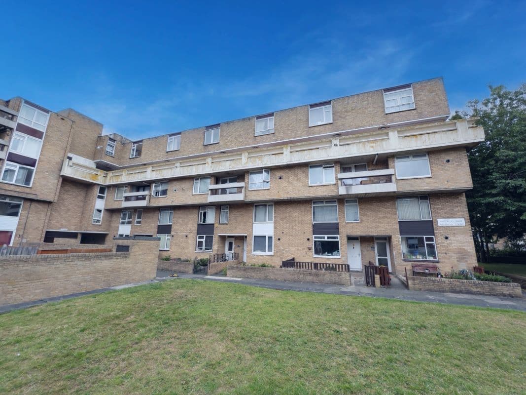 Vacant Three-Bedroom Maisonette in Need of Improvement
