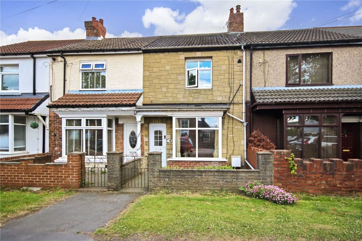 Two-Bed Terrace with Garage & Garden – Perfect Investment or First Home!