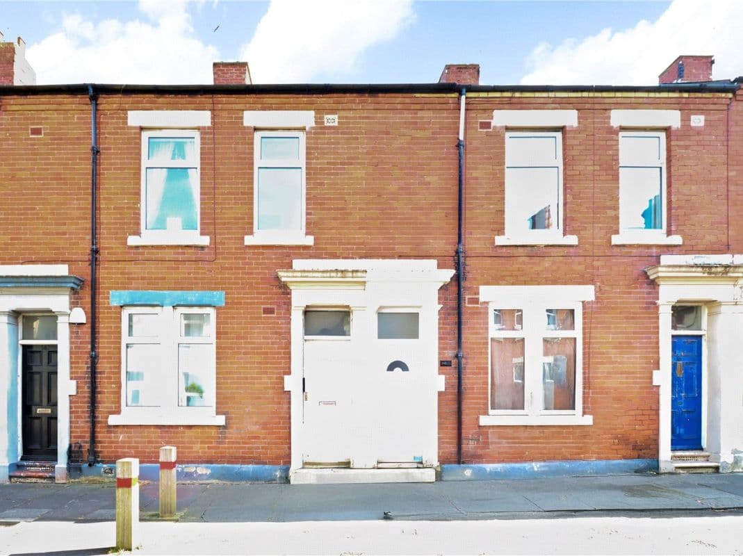 Vacant Two Bed Flat.