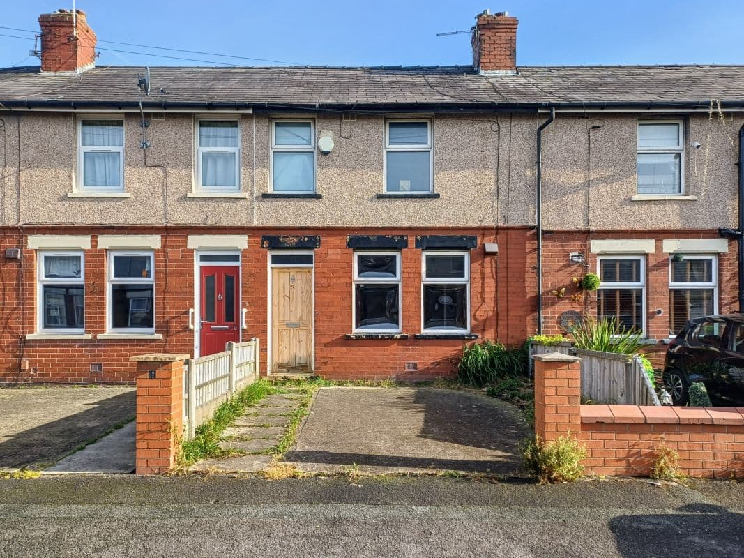4 Bedroom Mid Terrace Property