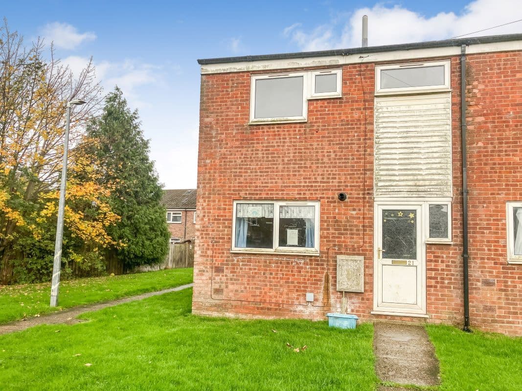 Vacant Three-Bedroom End-Terrace House