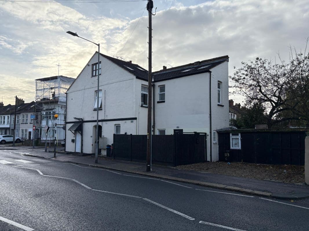 Two Bedroom House with Courtyard Garden