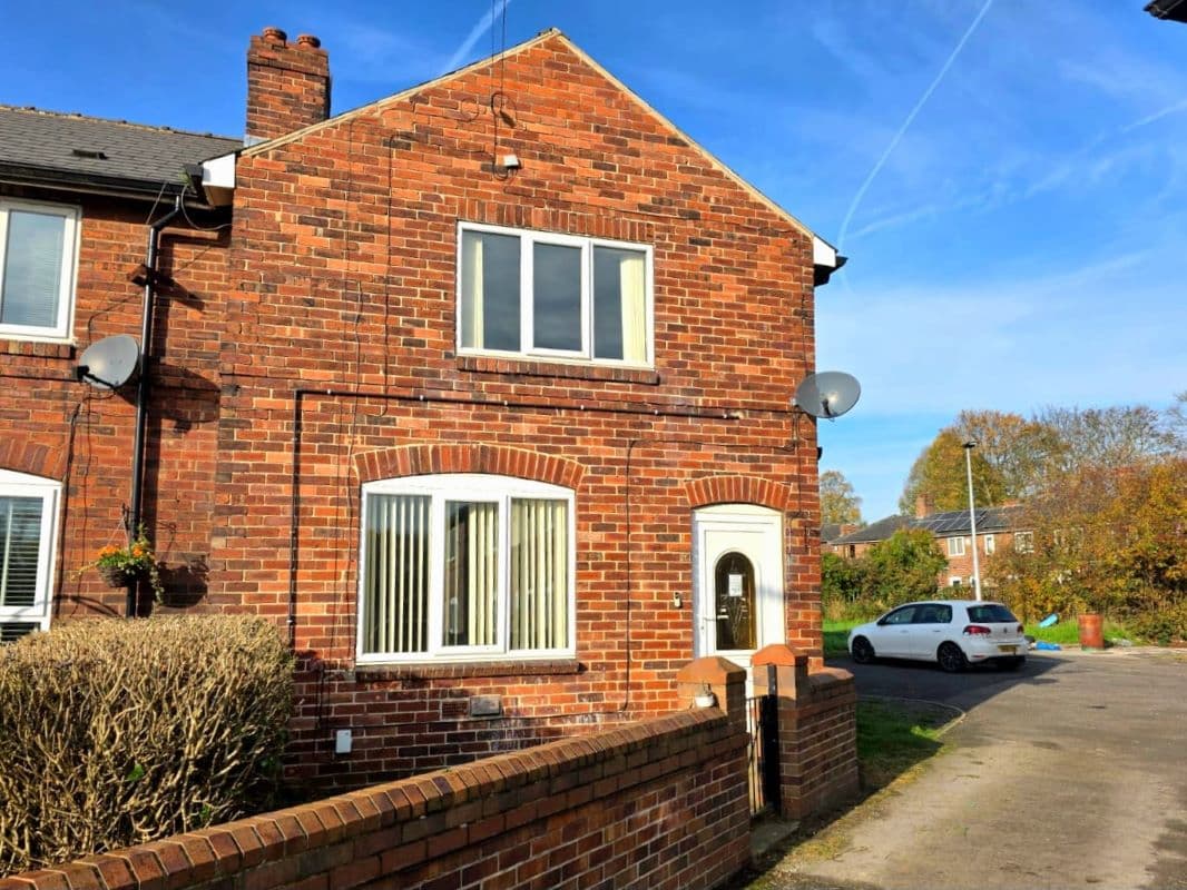 Two Bed Townhouse in Popular Quiet Cul-de-sac