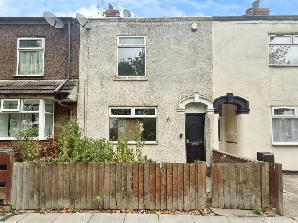 Mid Terrace House with Versatile Accommodation