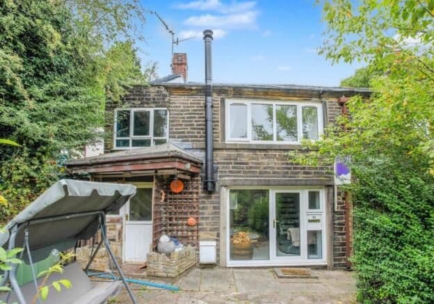 Three Bedroom End of Terrace Property