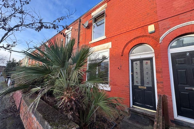 2 bed Mid Terrace House For Auction