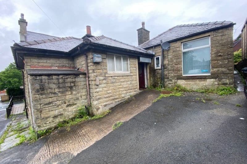 2 bed Detached House For Auction