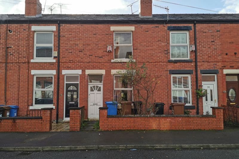 2 bed Terraced House For Auction