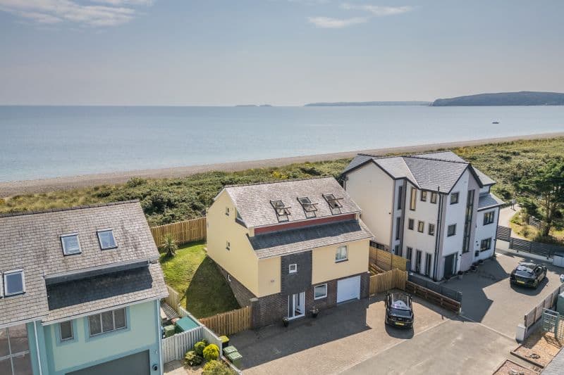 3 bed Detached House For Auction