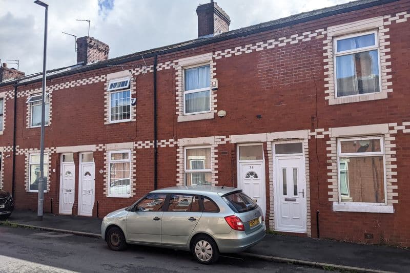 2 bed Terraced House For Auction