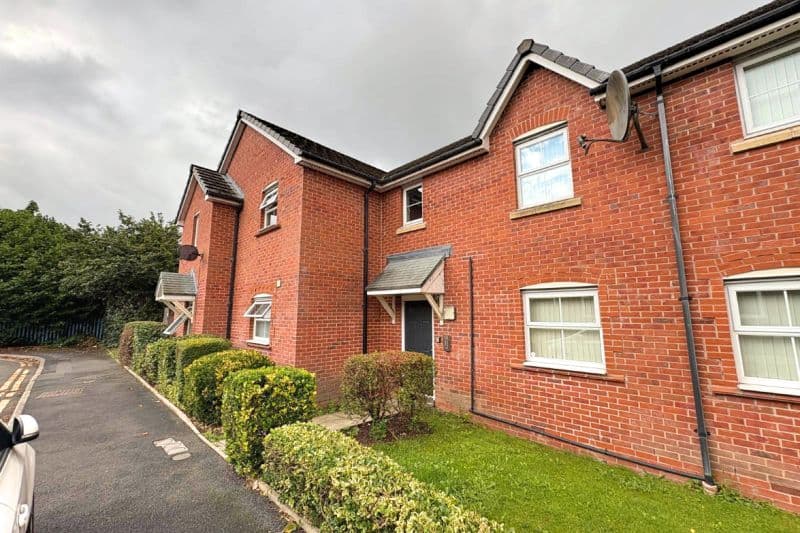2 bed Flat For Auction