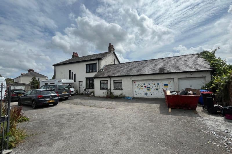 4 bed Detached House For Auction
