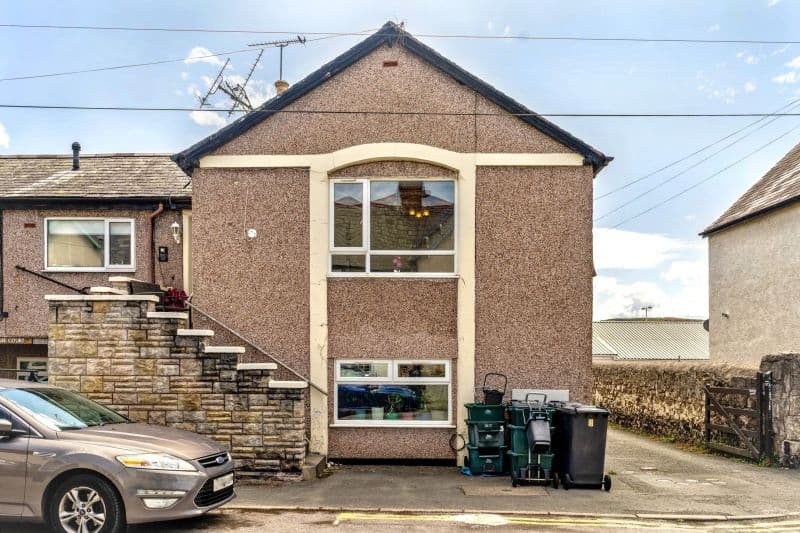 2 bed Apartment For Auction
