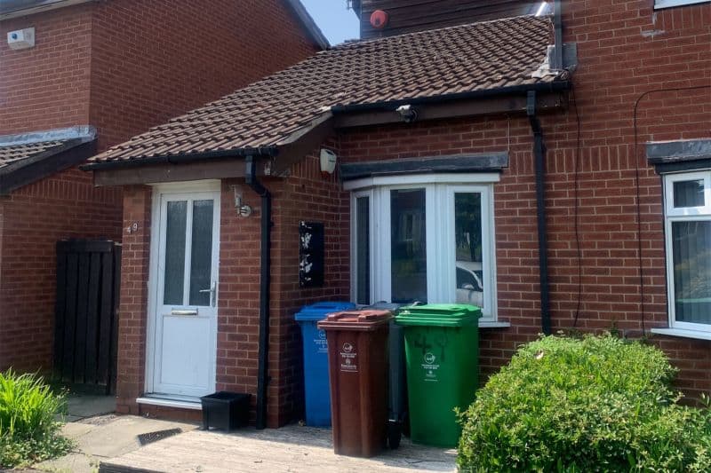 1 bed Semi-Detached Bungalow For Auction