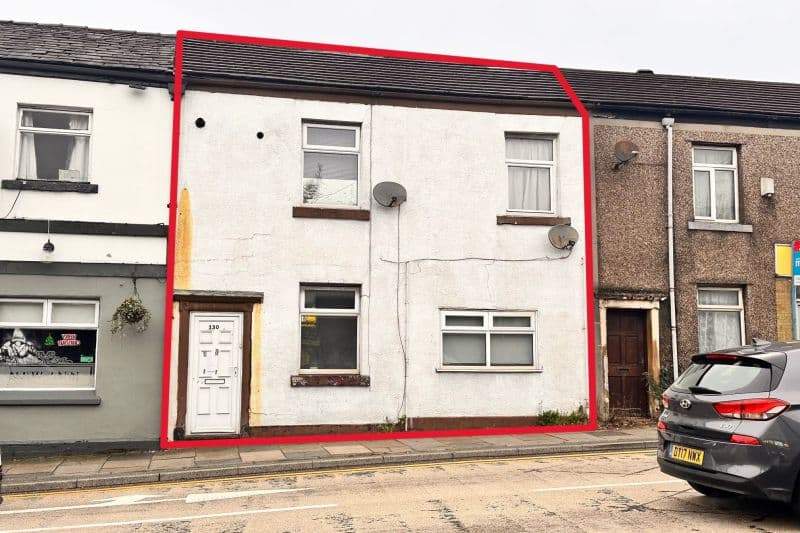 3 bed Flat For Auction
