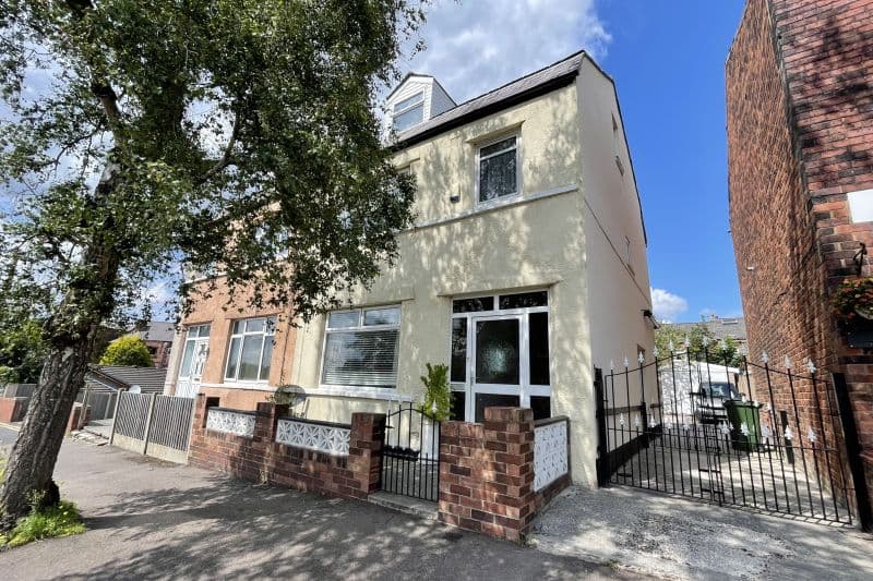4 bed Semi-Detached House For Auction
