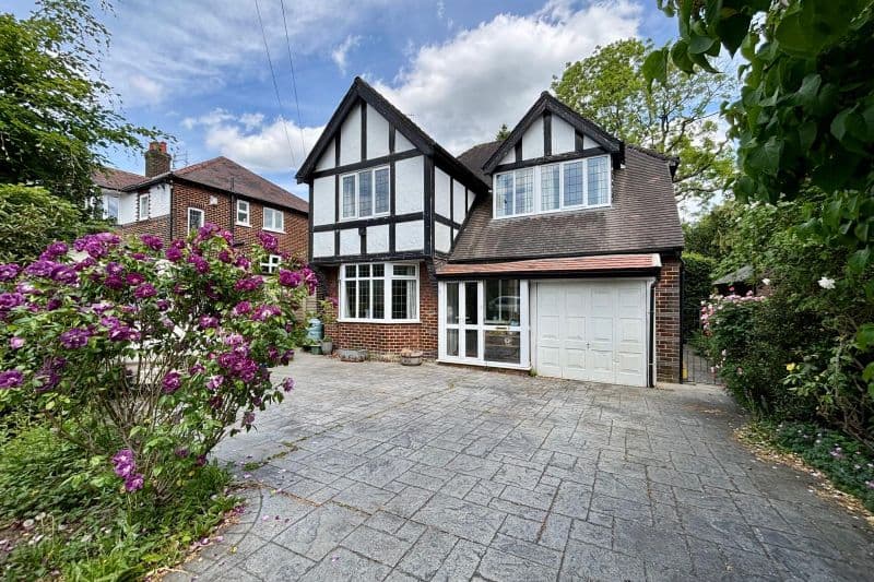 4 bed Detached House For Auction