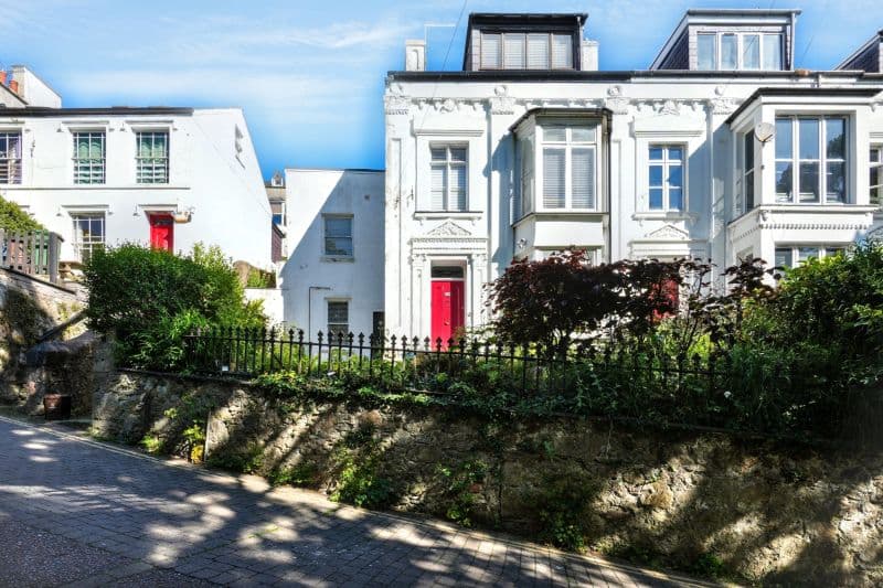 7 bed End Terrace House For Auction