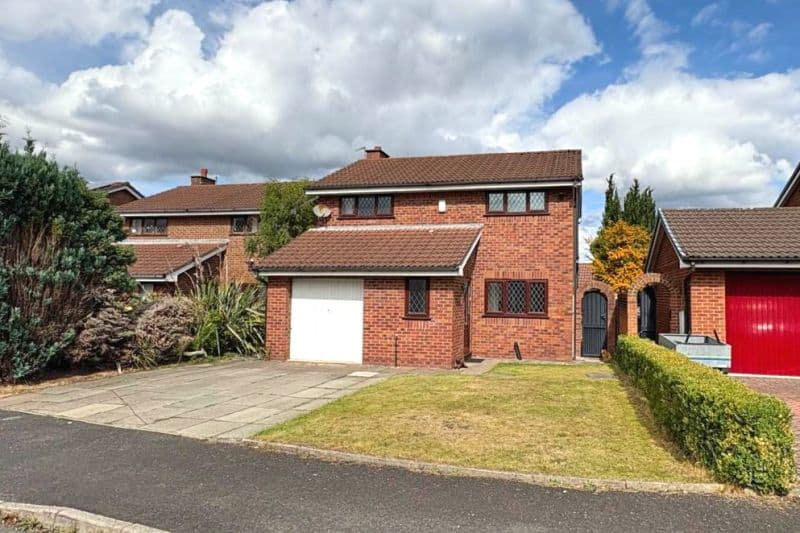 3 bed Detached House For Auction