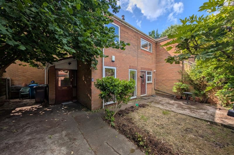 2 bed Semi-Detached House For Auction